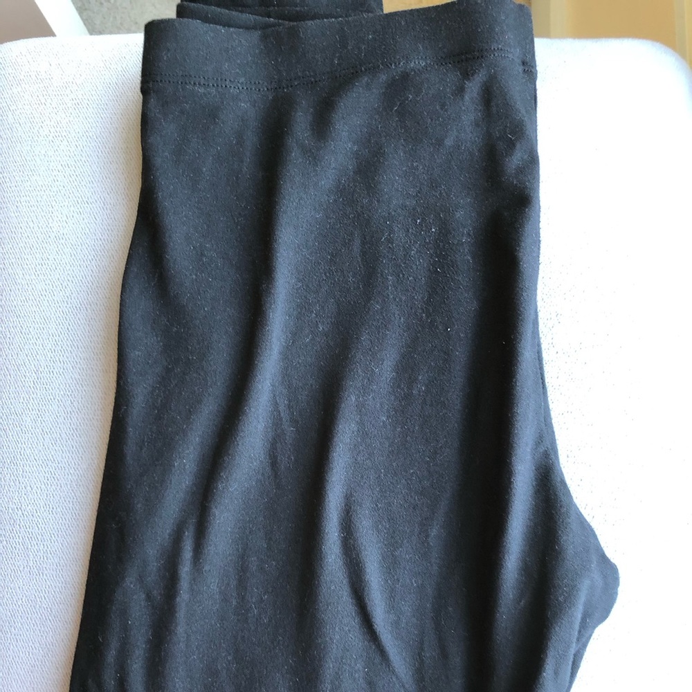 Simple black leggings